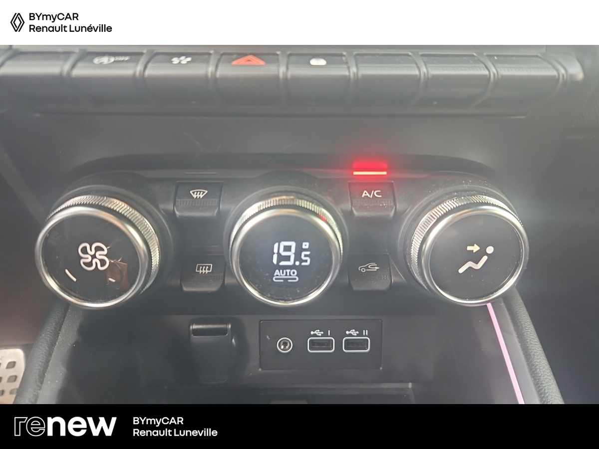 Renault Clio TCe 90 — photo 21