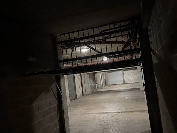 Box/parking