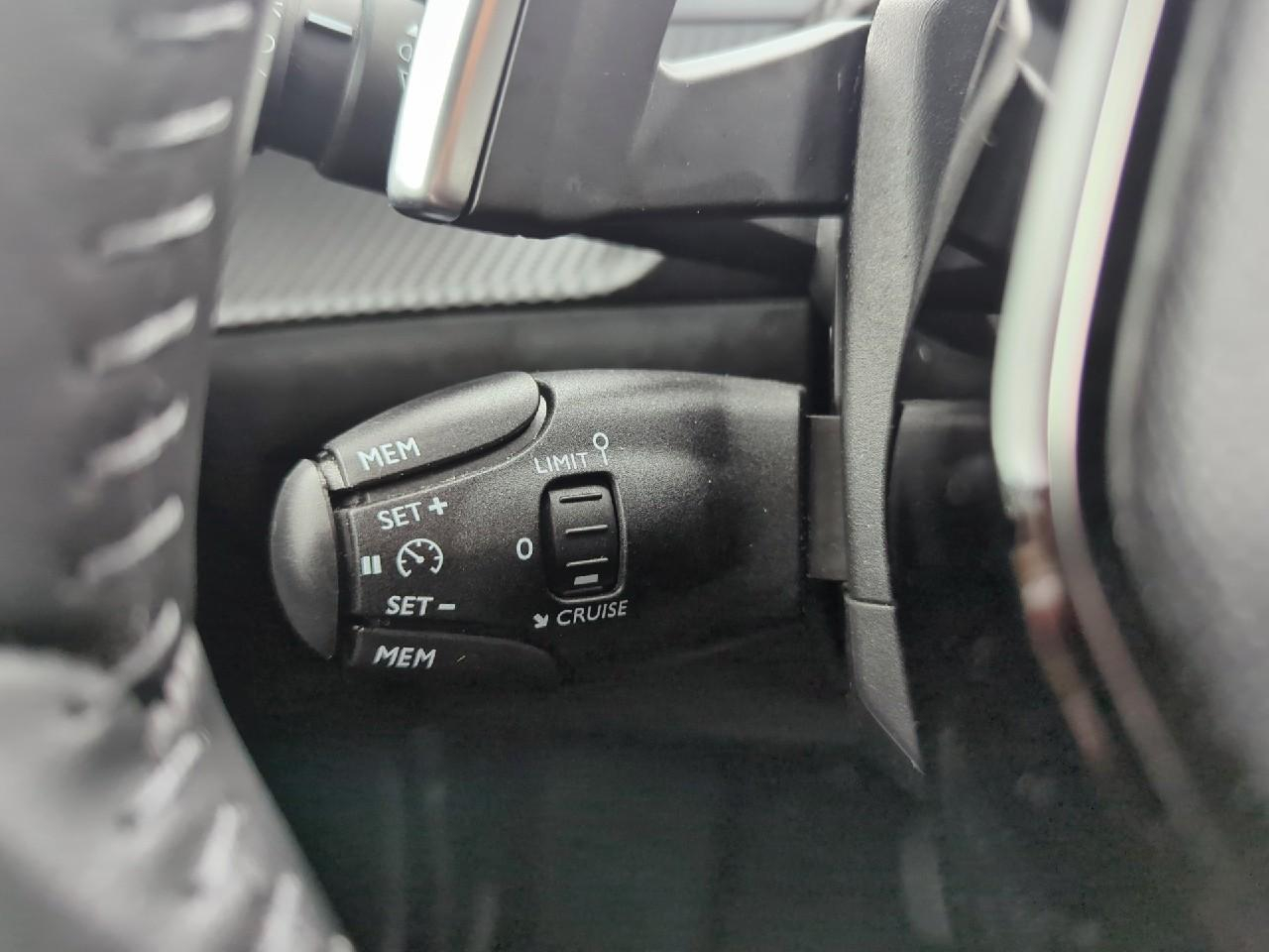 Peugeot 2008 hybrid 145 ch e-dcs6 allure — photo 20
