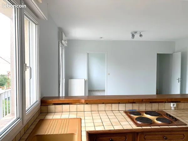 Beau F2 de 36 m2 - 1 place de stationnement ext + 1 place en boxe fermé en sous-sol