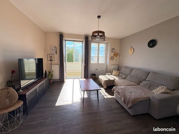 🏡 Appartement traversant 60 m² - 2 chambres + bureau - 2 balcons - parking - Aurillac 110 000