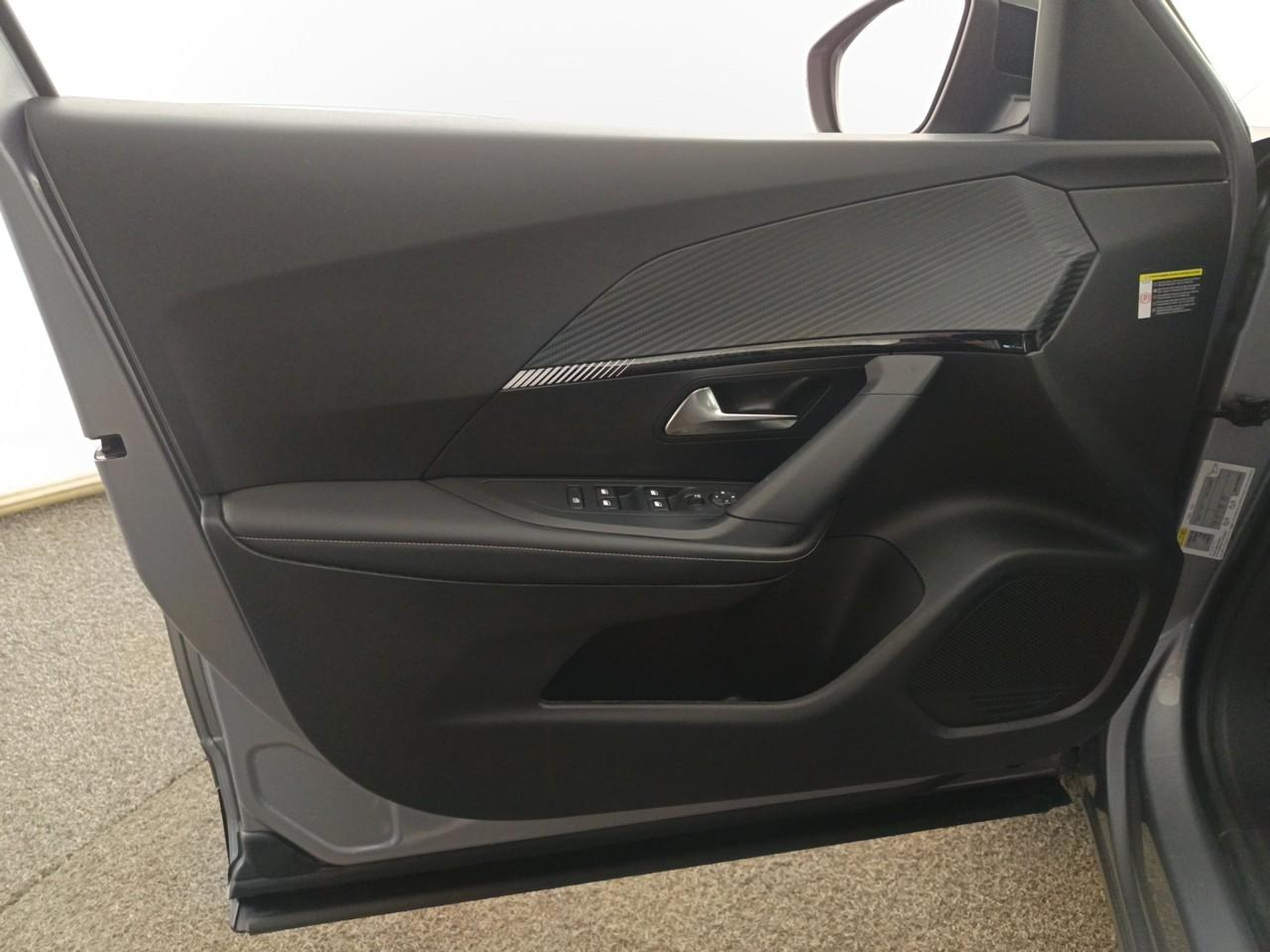 Peugeot 2008 puretech 130 s&s eat8 allure — photo 19