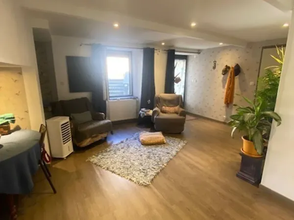 A ne pas manquer : Une maison haute en couleur dans un village pittoresque