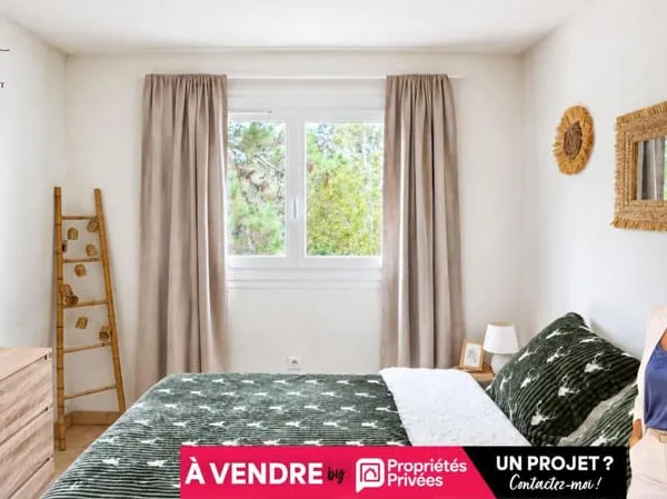 T2 dernier étage, meublé et équipé, terrasse sans vis à vis, place de parking
