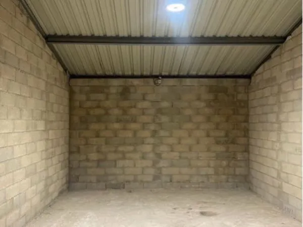 Garage / box de stockage / garage