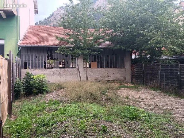 Ancien Atelier Veynes - Projet de rénovation Loft, maison, 2 Appartements, Airbnb, Prof Libérale Méd