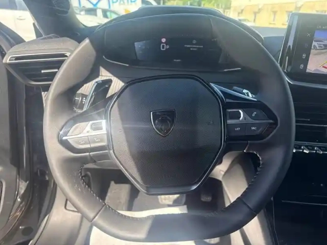 Peugeot 2008 hybrid 145 e-dcs6 — photo 30