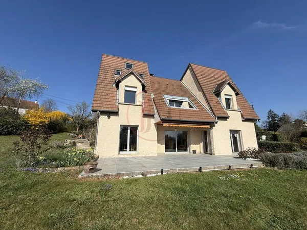 Maison 8 pièces 226 m²