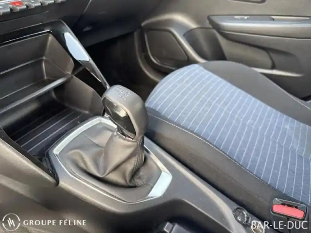 Peugeot 208 1.2 puretech 75ch s&amp;s like 2023 — photo 15