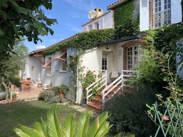Maison de famille atypique, proche mer