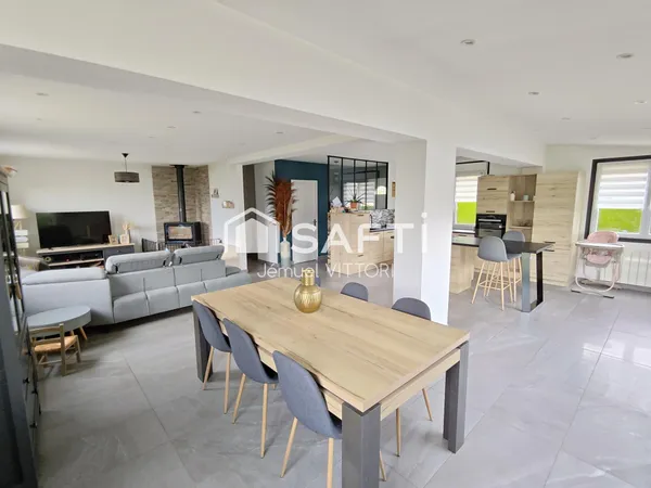 Maison rénovée avec vie de plain-pied, 4 chambres et sous-sol intégral