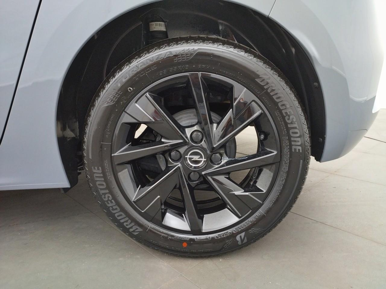 Opel Corsa 1.2 turbo 100 ch bvm6 — photo 16