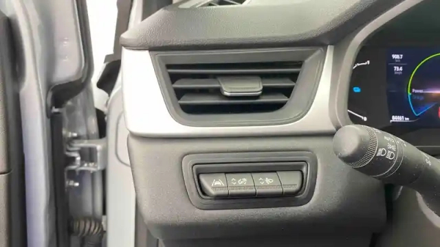 Renault Captur e-tech 145 - 21 — photo 24