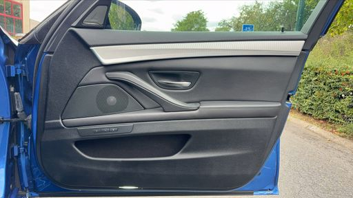 BMW M5 4.4 i V8 560 DKG7 - M – 2013 – 85883 km – Essence – Boîte Automatique — photo 24