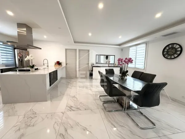 A vendre - MARIGNANE Maison 5/6 pièces 110 m2 - Piscine - Stationnements