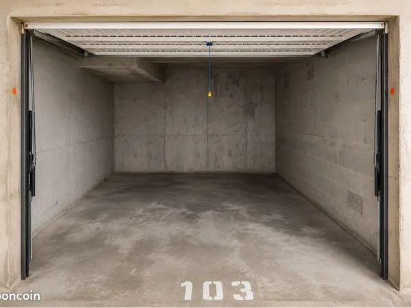 GARAGE FERMÉ 23 m² - BASTIA
