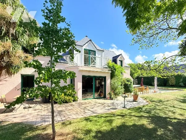 Maison 8 pièces 217 m²