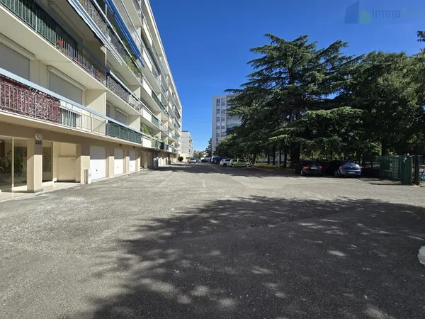 A VENDRE GRAND T2 57m2 LYON 8 LA PLAINE SANTY