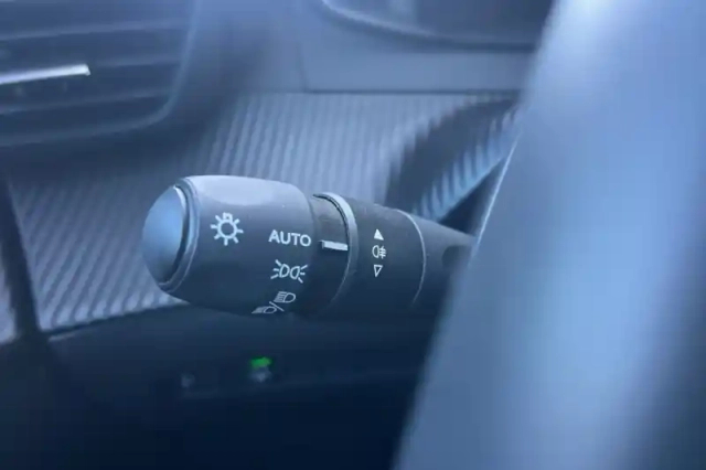 Peugeot 2008 hybrid 136 e-dcs6 — photo 23