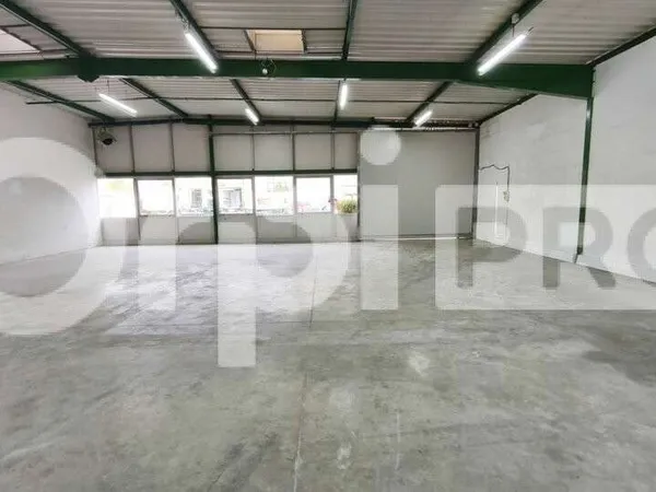 A louer local d'activité 650m² ZA Courtaboeuf