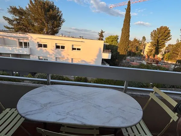 Grand T1 calme lumineux avec balcon