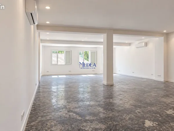 Bureaux, entrepôt 809 m² Ceyreste