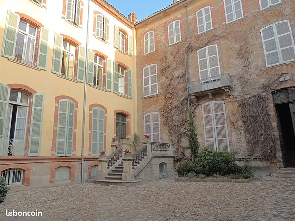 Toulouse centre historique — Rare appartement de 155 m² (6 pièces) avec grand parking privatif et ca