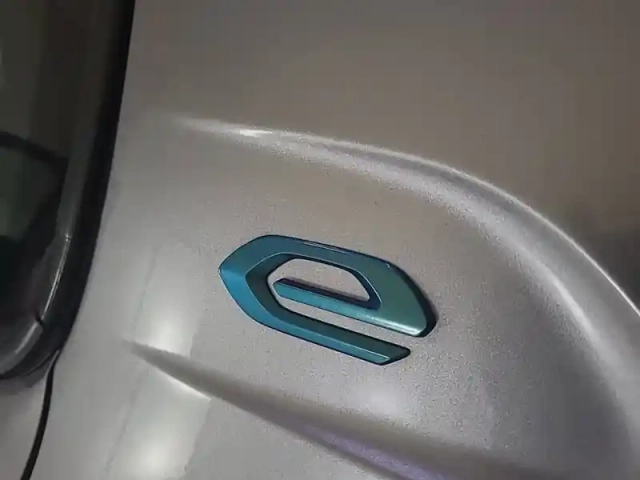 Peugeot 208 electrique 50 kwh 136ch — photo 34