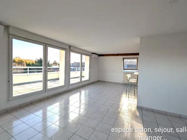 Superbe attique 142 m2 + garage ind. fermé + parking privé