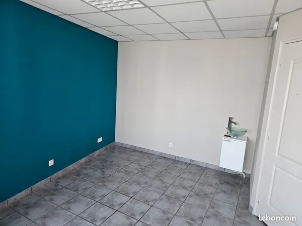 Local commercial / bureau