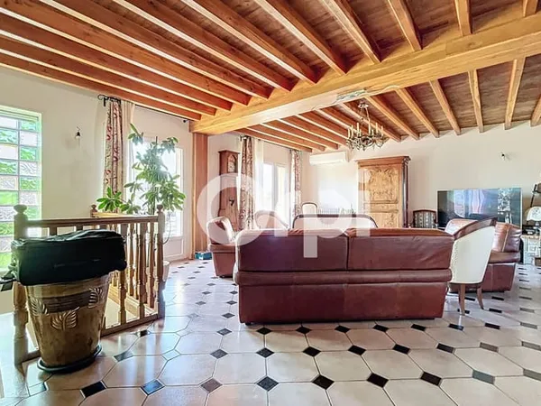 Maison 5 pièces 258 m²