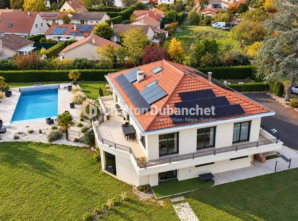 Maison Riorges 200 m2 - 4 chambres - 2690 m² de terrain