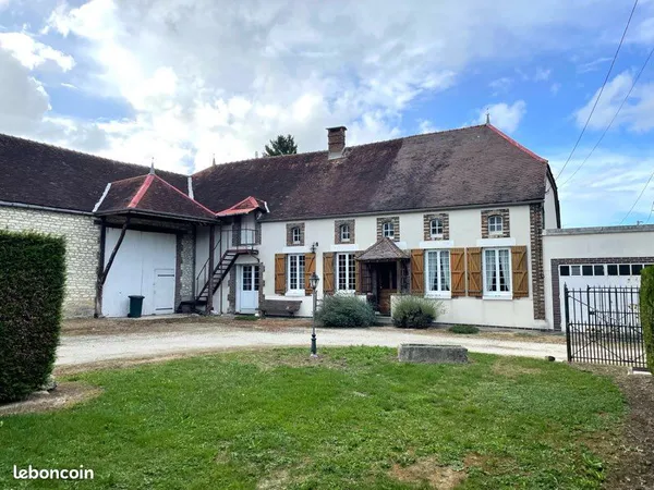 Vente corps de ferme à Auxon