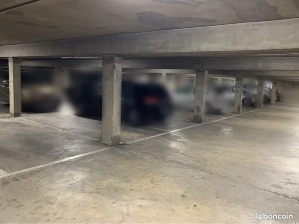 Place de parking abritée, sécurisée à Reims