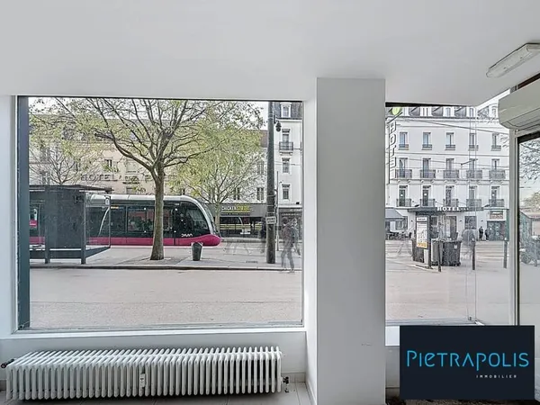 Locaux commerciaux à louer