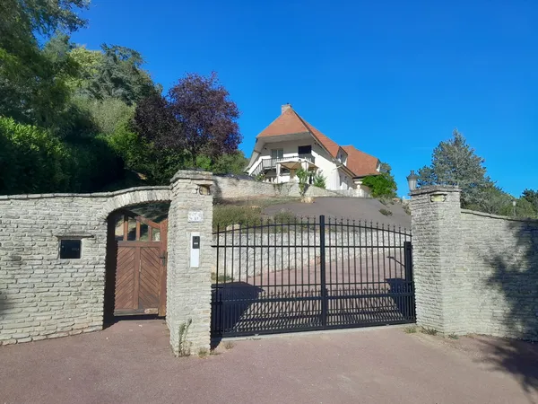 Pacy sur eure, à Mérey, très belle maison de 230 m2 sur un terrain de 3 000m2, 4 chambres