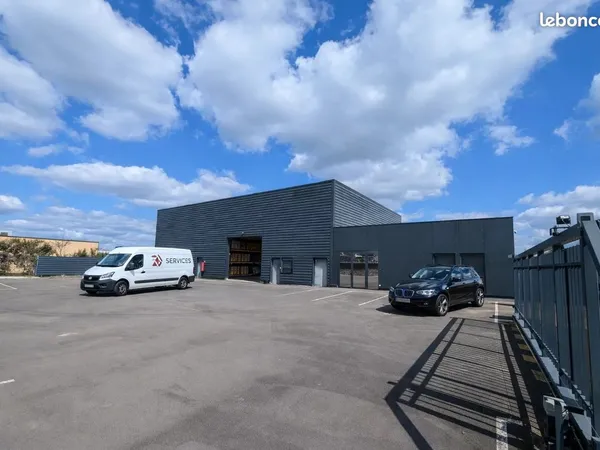 Local 464 m² Marly