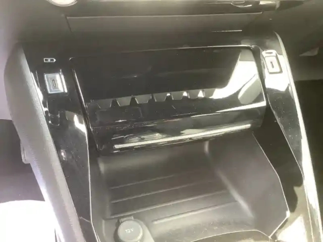 Peugeot 2008 nouveau 130 s&amp;s eat8 allure — photo 21
