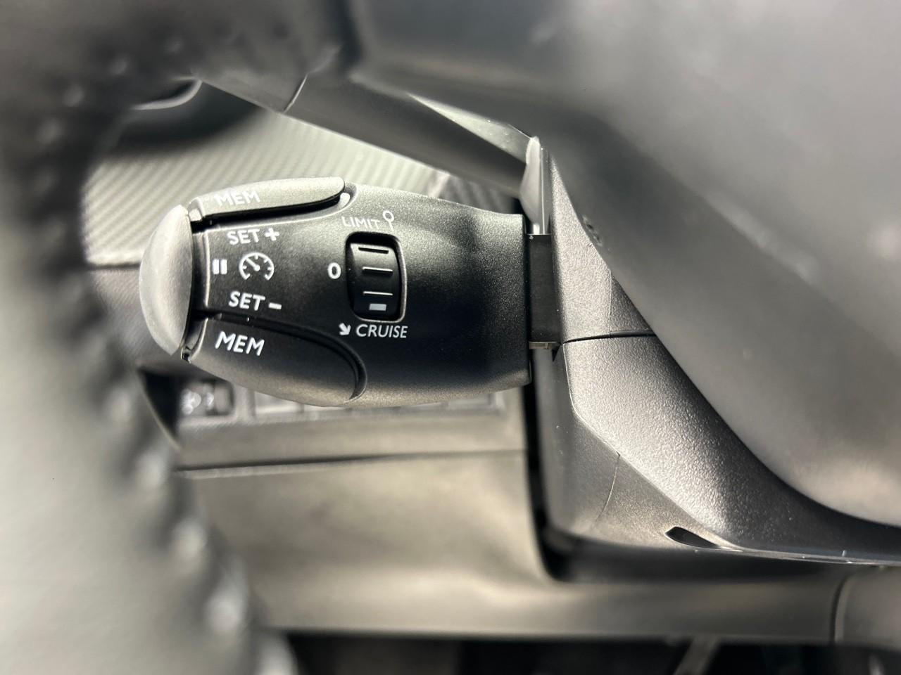 Peugeot 2008 hybrid 145 e-dcs6 style — photo 19