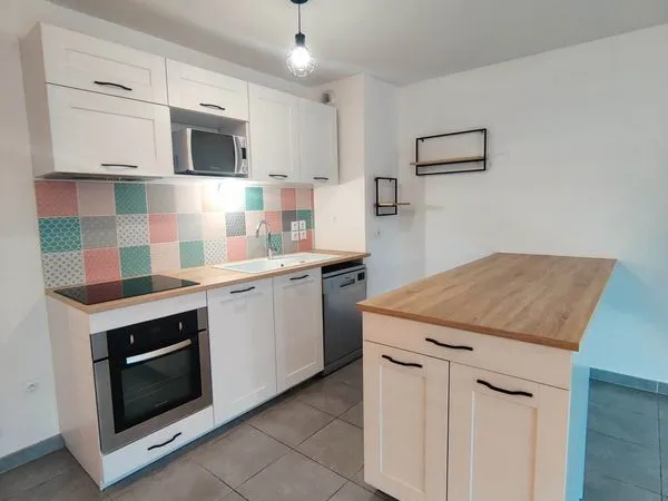 Montpellier Ovalie - Superbe T2 de 45 m² - Tram 5 à 4 min, rooftop, parking et climatisation