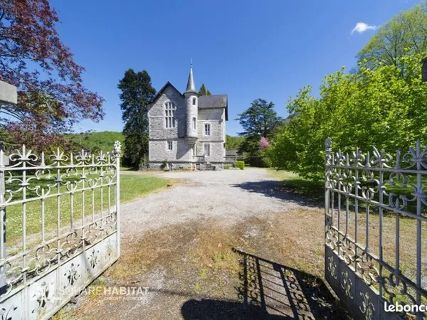 Maison 9 pièces 236 m²