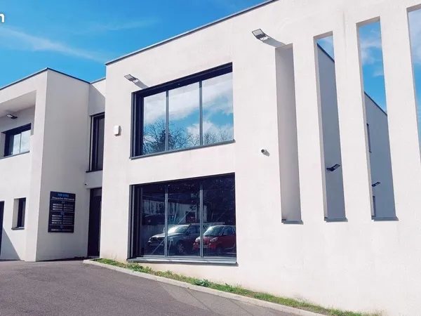 Bureaux 902 m² FRANCHEVILLE