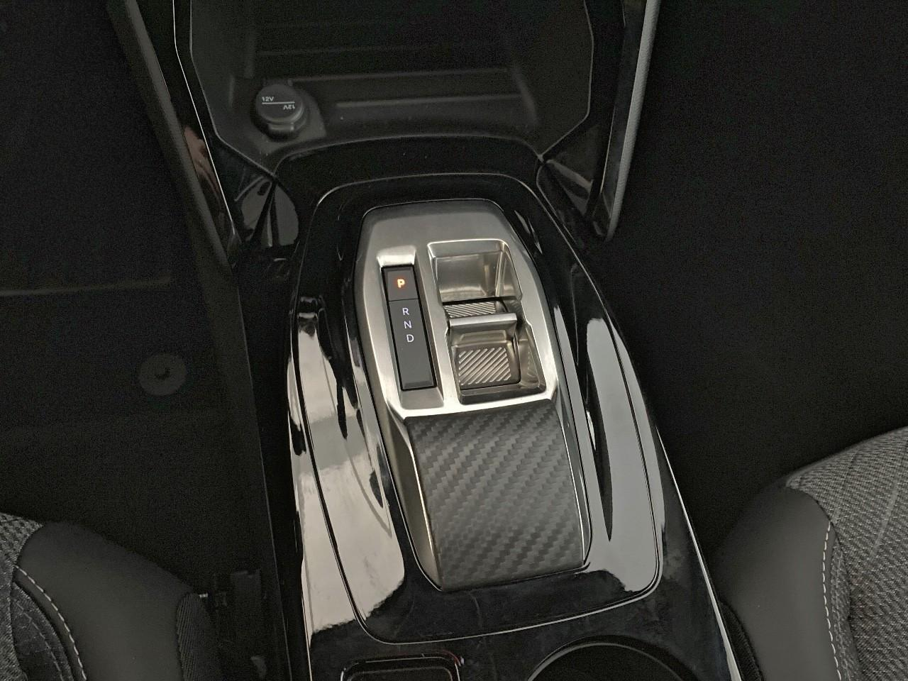 Peugeot 2008 hybrid 145 ch e-dcs6 allure — photo 17