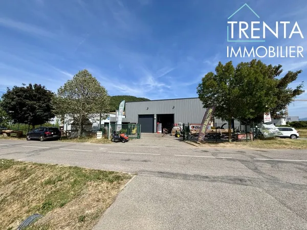 À vendre Local d'activité avec bureaux de 433 m² à Saint-Bla