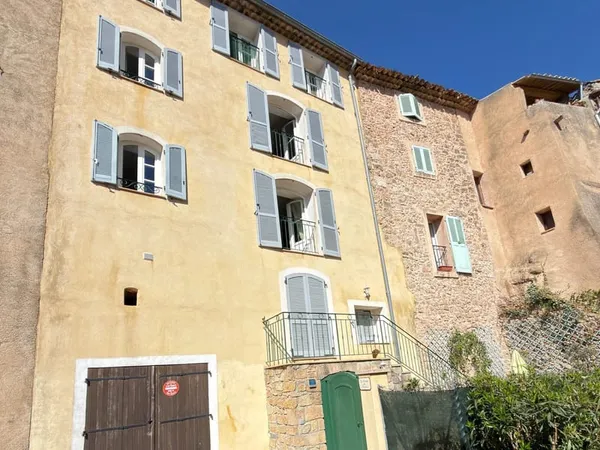 Villecroze - Maison de village de 224,5 m² avec 4 appartements indépendants