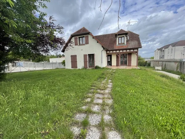 Maison familiale à vendre de 124m2, 4 chambres, sur un terra