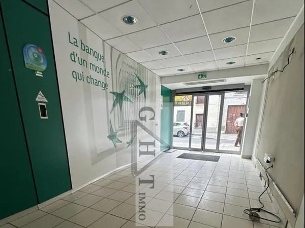Local commercial 240 m²