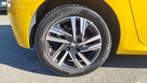 Peugeot 208 1.2 PureTech 130 EAT8 - Allure Pack – 2022 – 43767 km – Essence – Boîte Automatique — photo 22