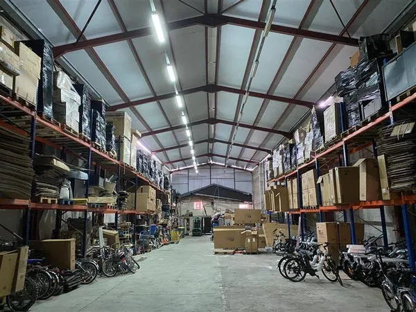 Local d'activité 1090 m²