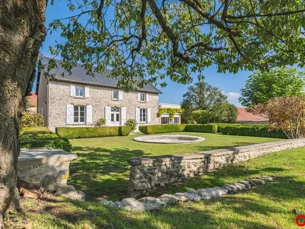Maison 7 pièces 245 m²